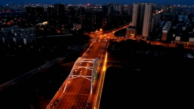 天津静默72小时，一座超大城市为何突然按下暂停键？