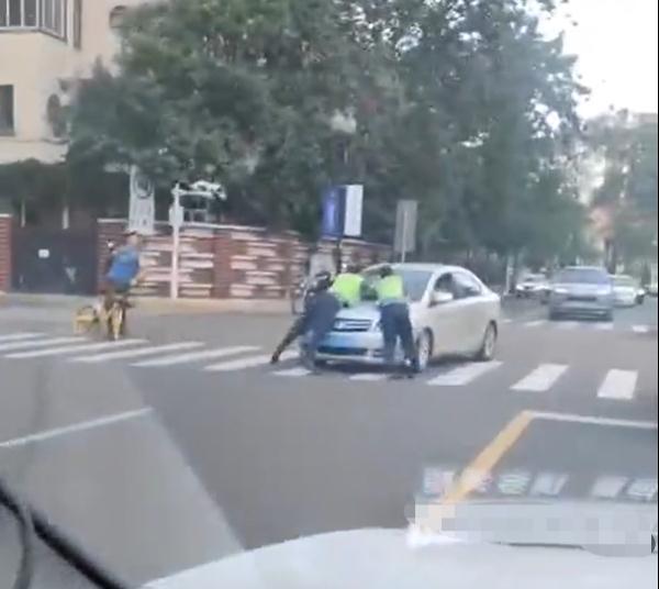 制服之下，天津市场监管制服如何成为权力与服务的双重符号？
