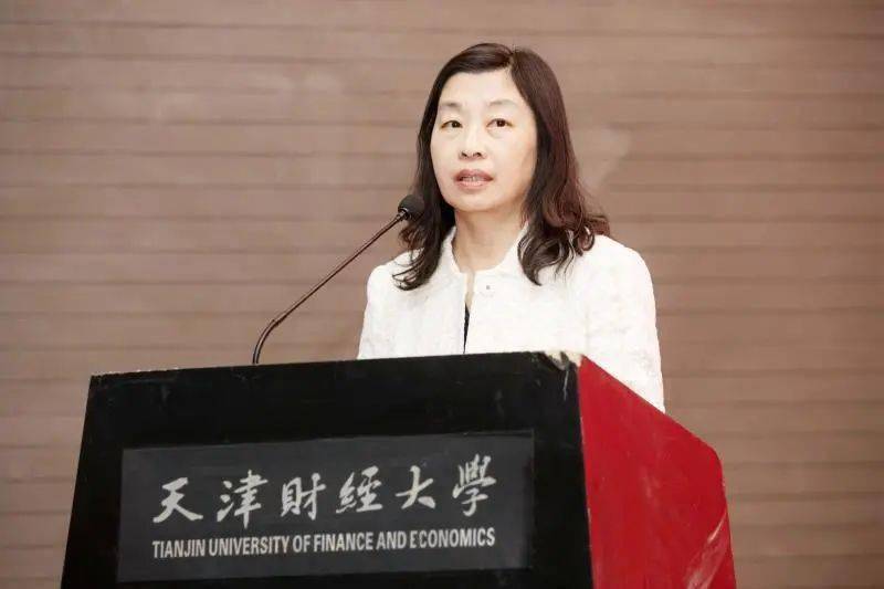 孙洁，天津财经大学里那束不被定义的学术之光