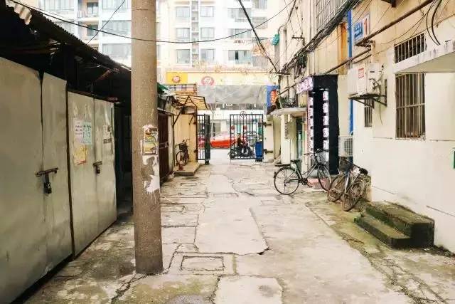 南京拉萨路小区，一条路名背后的权力密码与城市记忆的隐秘博弈