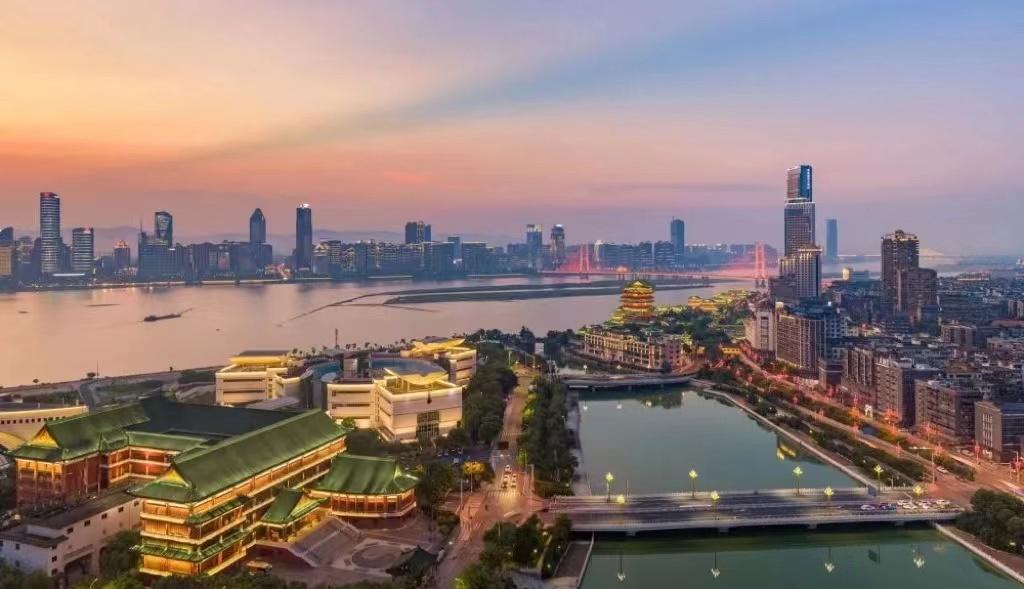 南昌市南京西路，一条街道的平行宇宙与城市密码