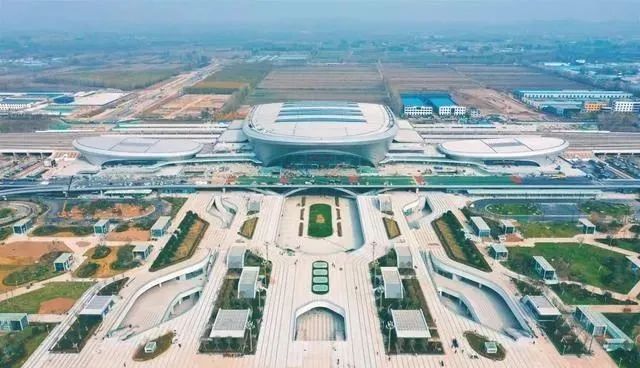 济南西防疫结界背后，一座高铁新城的静默与脉动