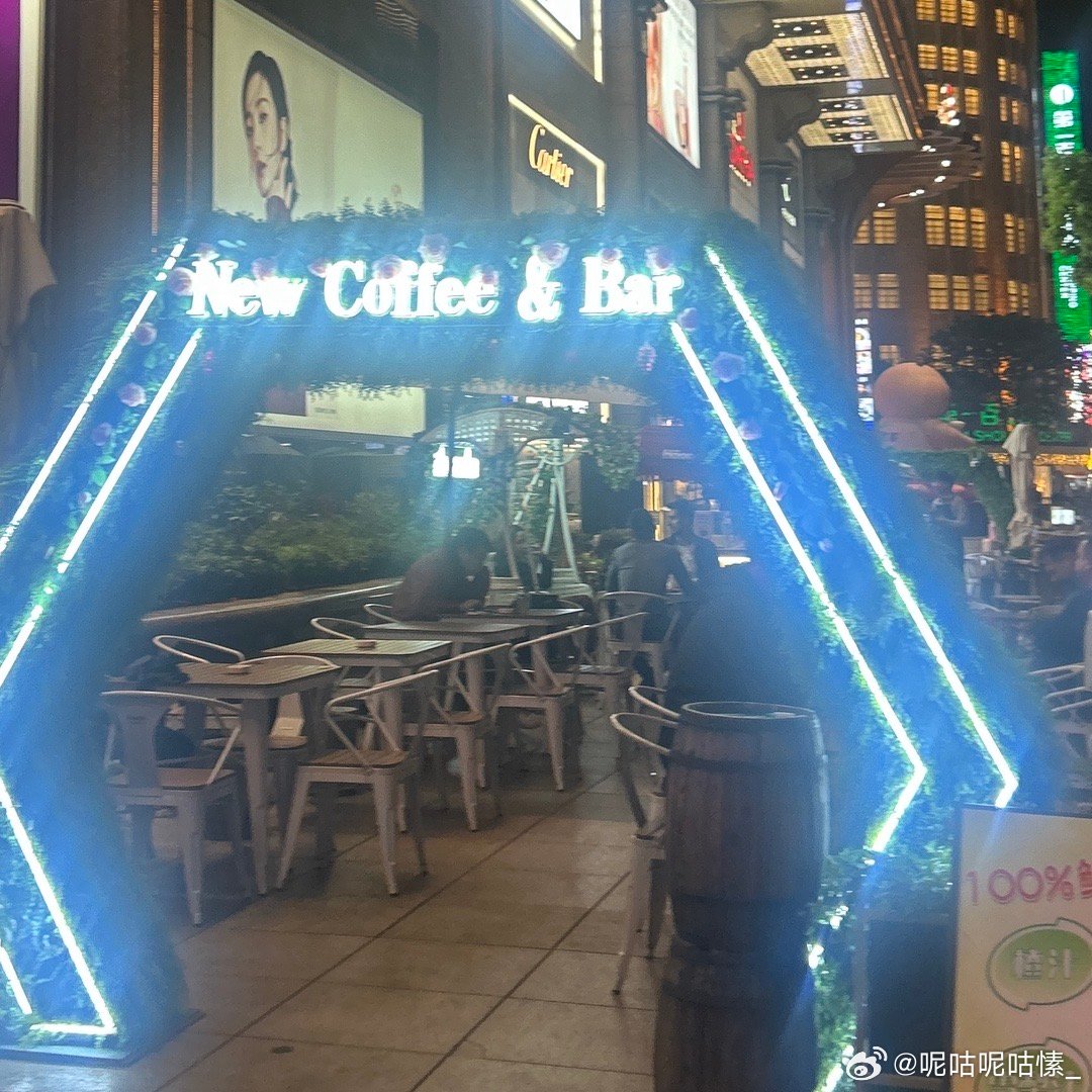 南京路疫后志异，当霓虹灯下长出野生咖啡馆