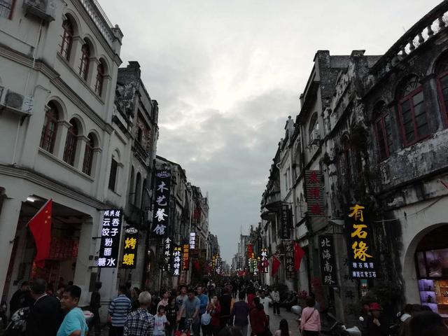 南京湖南路暗流涌动，一条老街的隐秘革命与市民的集体失语