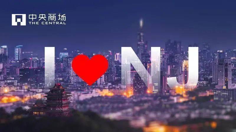 霓虹灯下的寂静博弈，南京路在疫情中的非典型生存