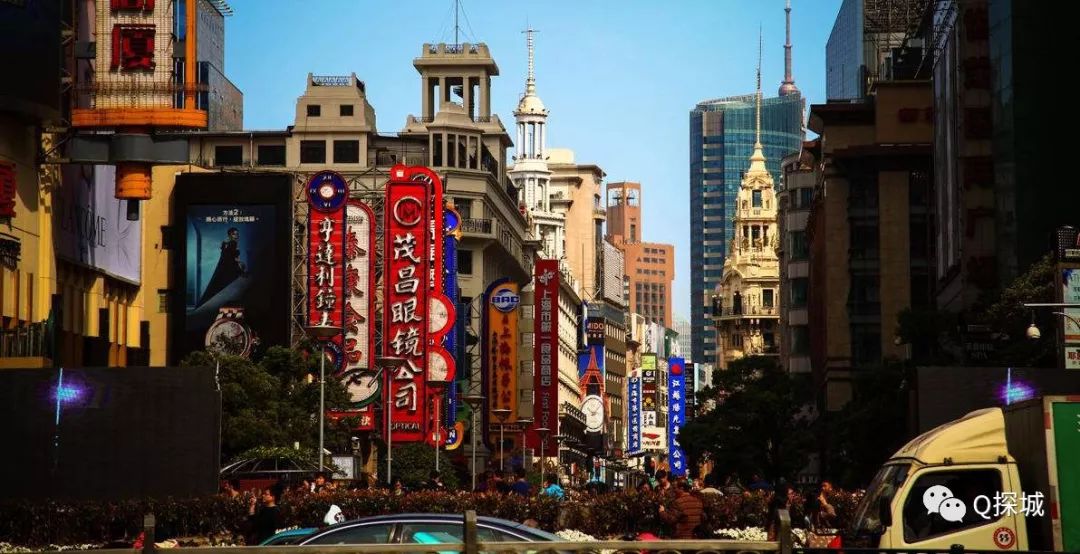 南京东路静默记，当疫情按下上海的商业暂停键