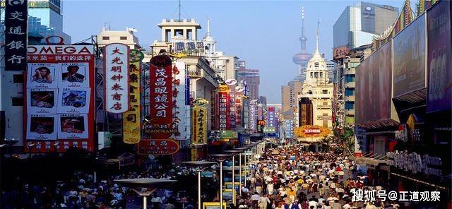 南京东路静默记，当疫情按下上海的商业暂停键