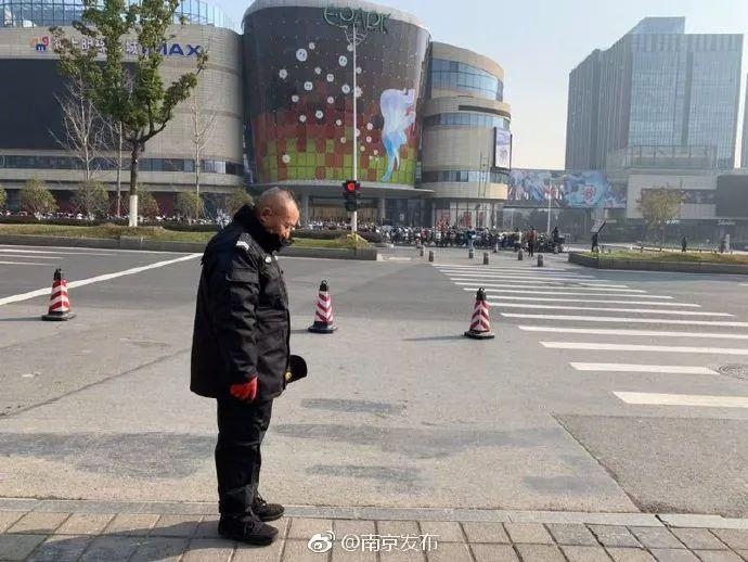 南京西路突发事件的慢镜头，当城市按下暂停键的72小时