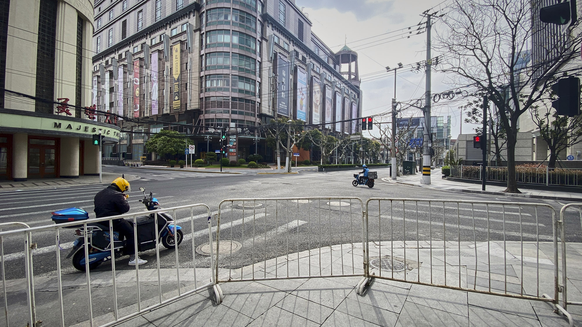 南京西路疫情观察，一条商业街与一座城市的韧性密码
