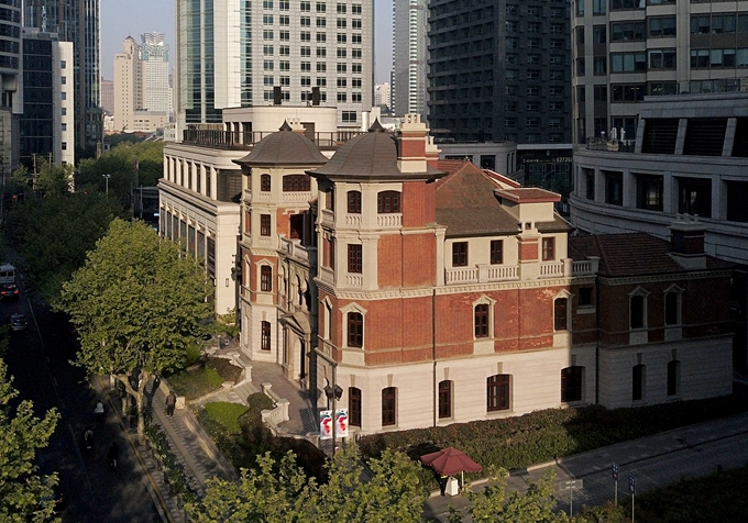 南京西路公馆抗议，当都市精英的焦虑撞上城市更新的铁壁