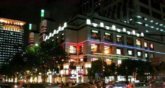 南京东路，疫情下的空城计与商业文明的韧性密码