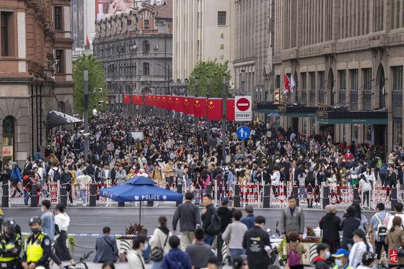 南京路疫情人员，被遗忘的城市守夜人