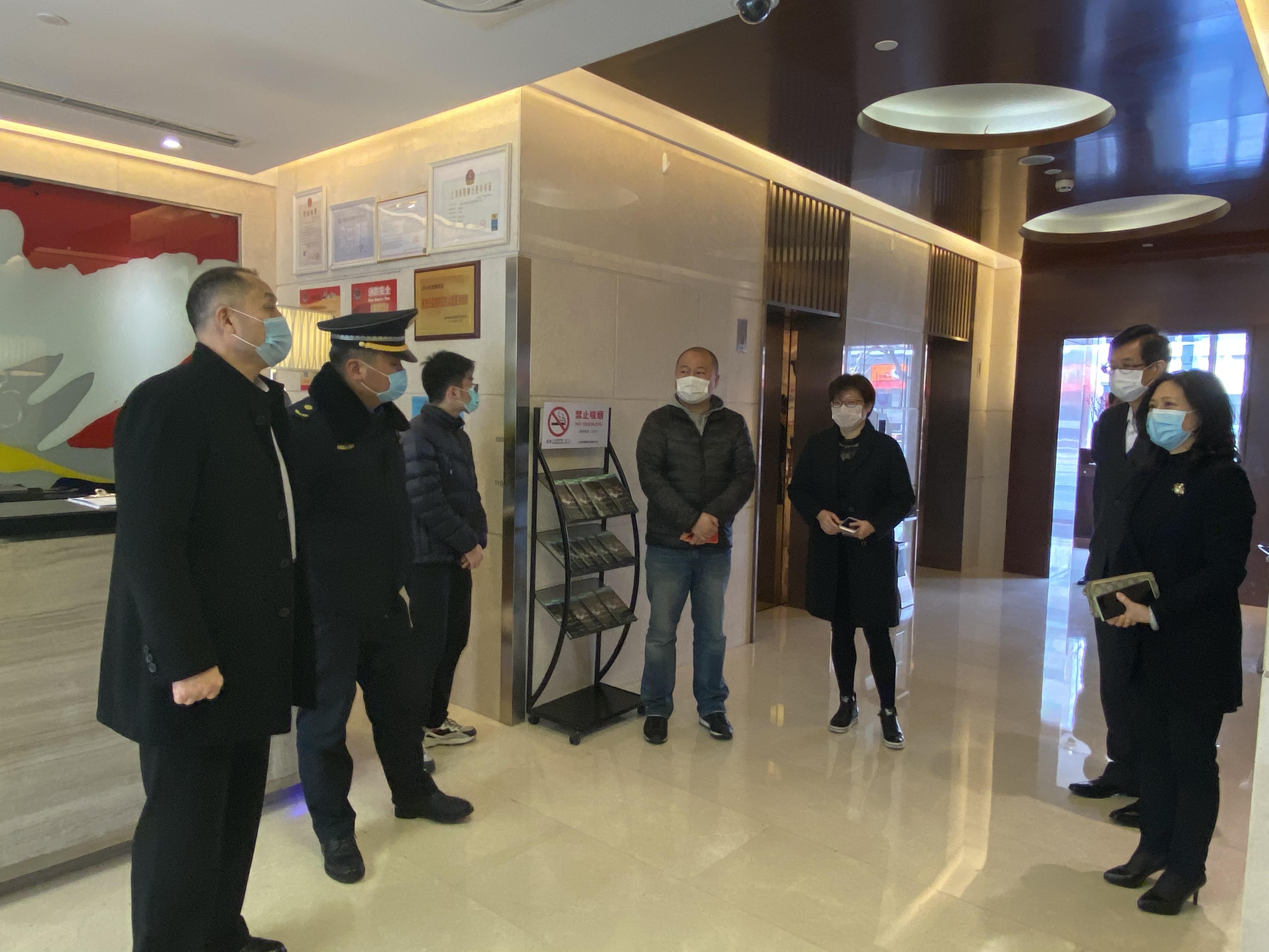 南京西路确诊，当城市地标成为疫情坐标，我们如何重新定义中心？