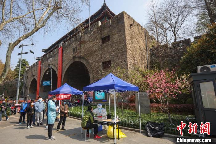 当金陵城按下暂停键，南京疫情下的南大开学季，一场关于韧性的集体实验
