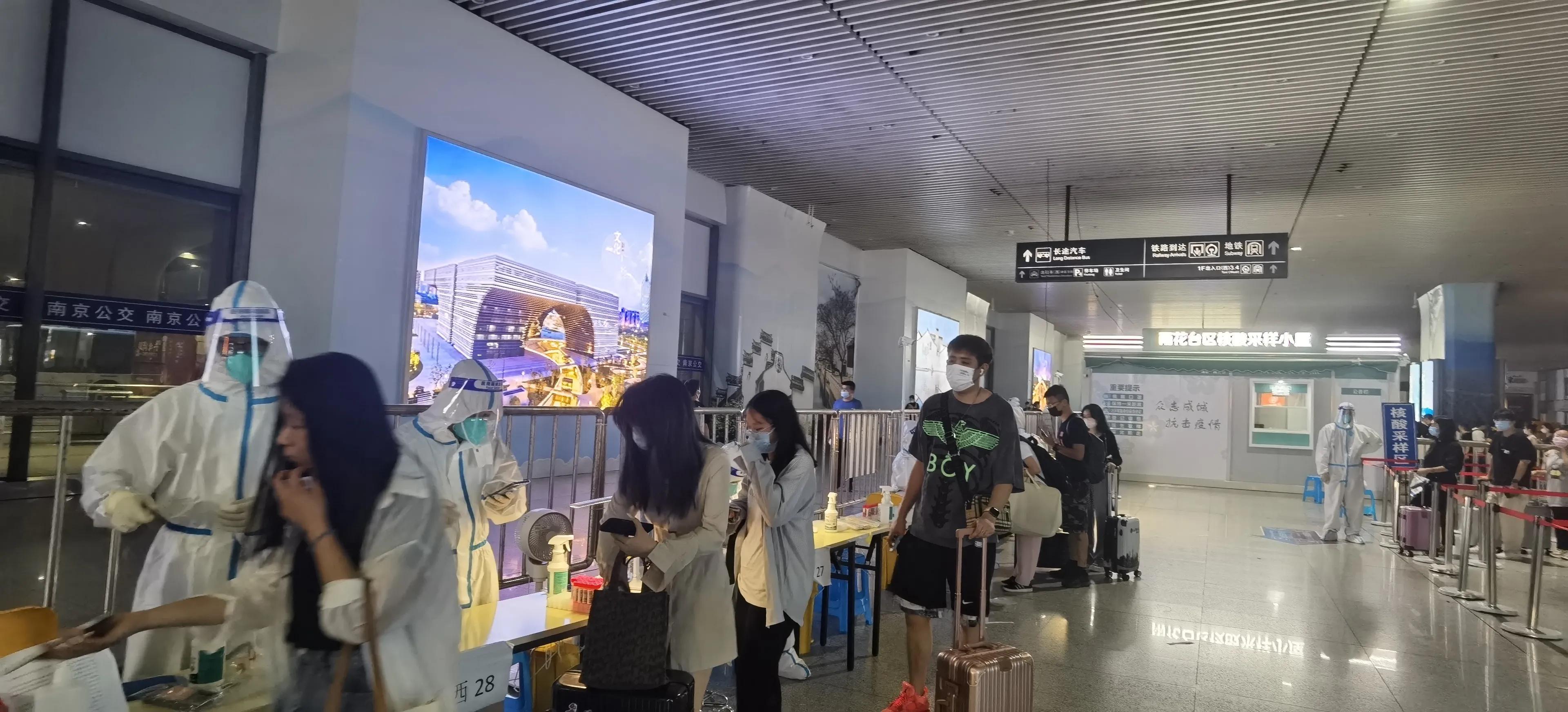 南京机场要求成都旅客原路返回，防疫政策背后的深层博弈