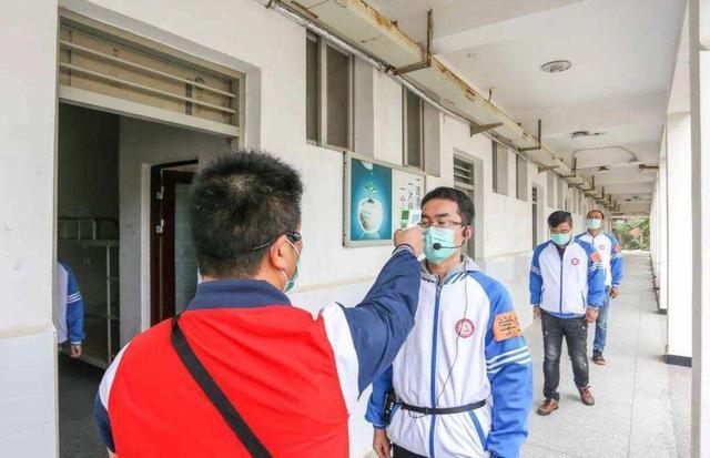 南京机场疫情阴影下，长春人的隔离焦虑与一座城的防疫辩证法