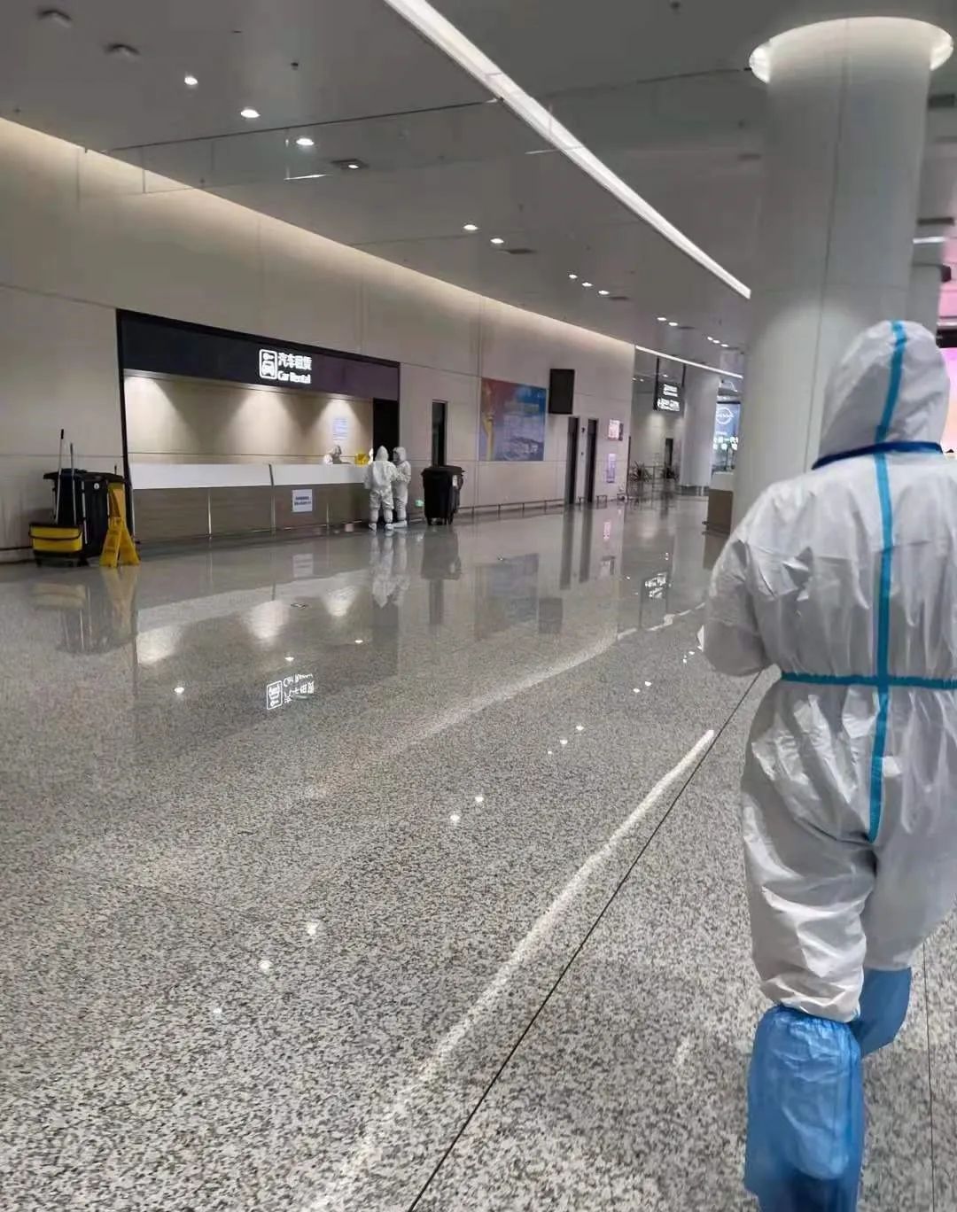 疫情下的南京机场，一座城市的呼吸与暂停
