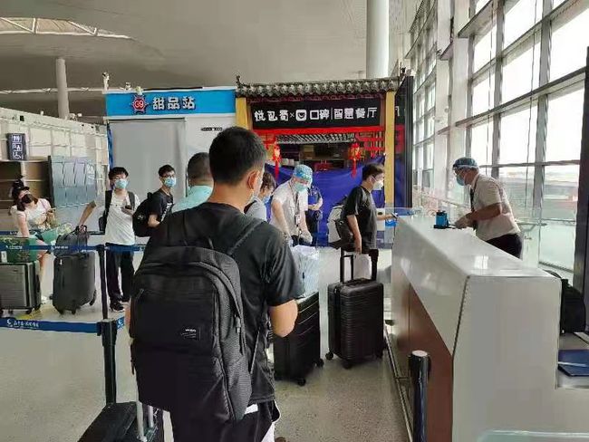 南京机场疫情关闭，一场未预演的城市免疫力大考