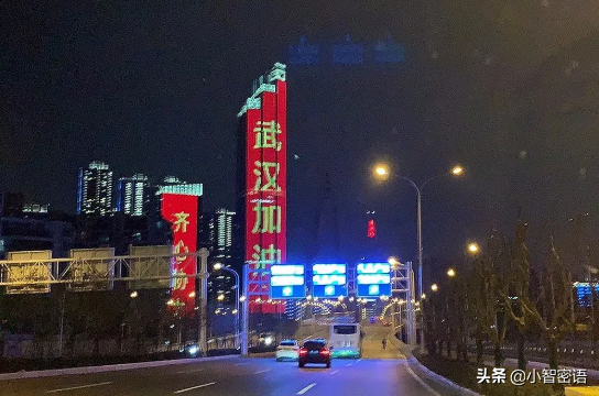 口罩里的武汉，一座城市的呼吸与重生
