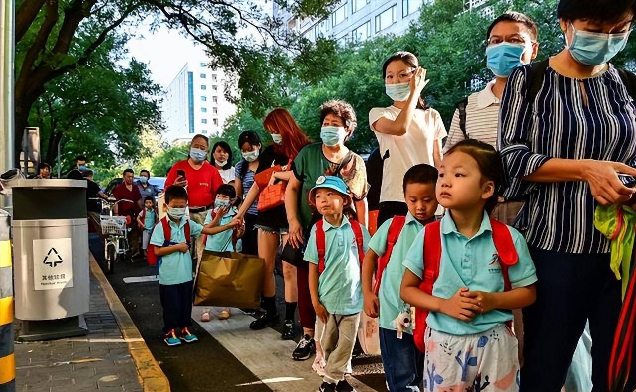 南京停课背后，疫情下的教育断层与甘肃的冷处理策略
