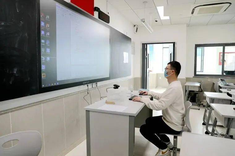 当教室静默，南京疫情停课背后的教育韧性实验