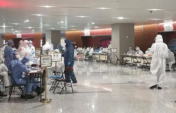 南京机场疫情管控，一座城市的免疫系统如何被攻破？