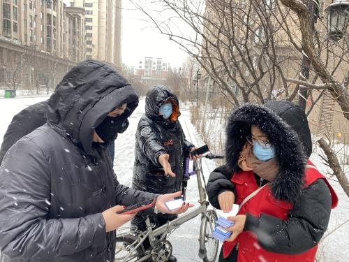 疫情双城记，沈阳与石家庄的暴风眼下，谁在负重前行？