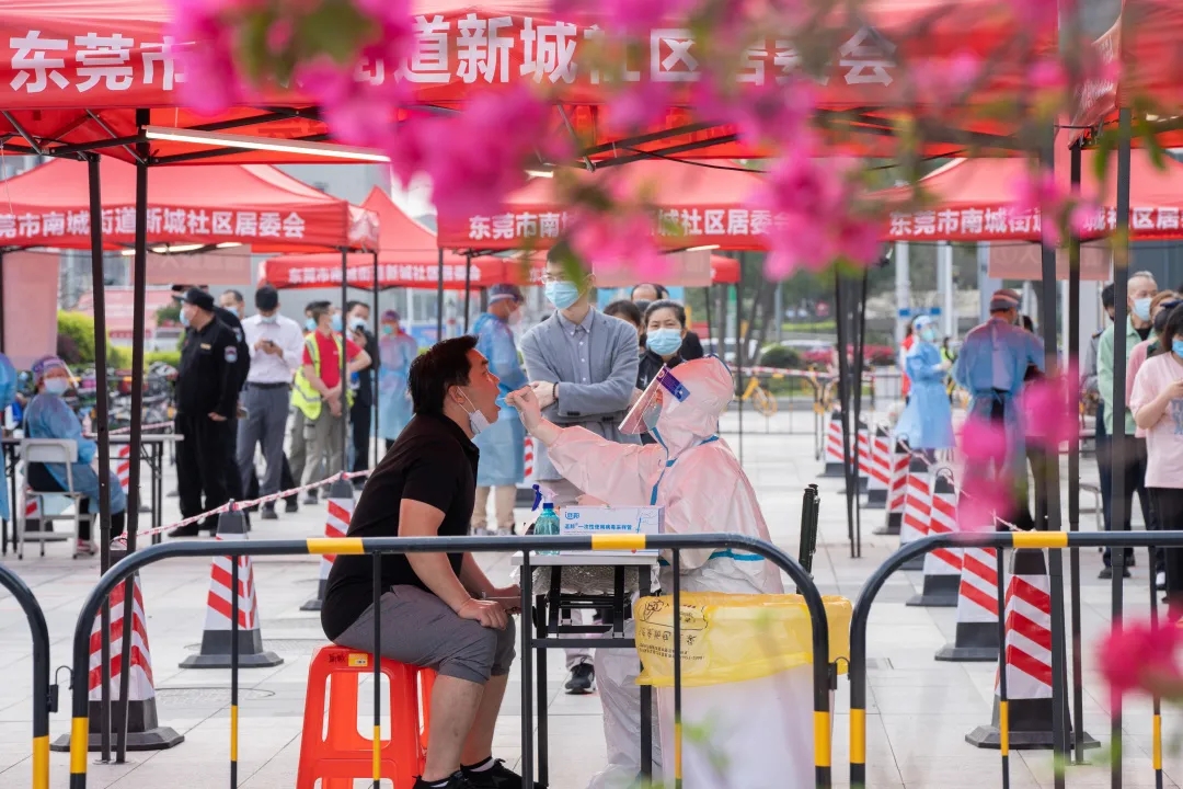 广州疫情VS南京疫情，两场战疫背后的城市治理密码