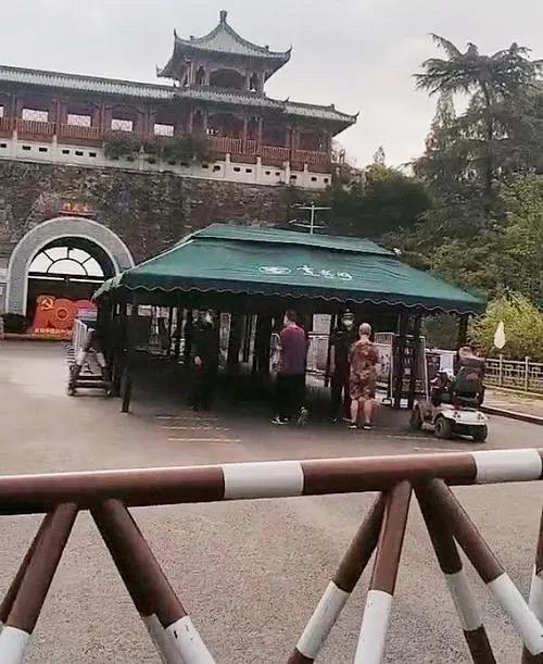 南京与成都，两场疫情，两座城市的灵魂对白