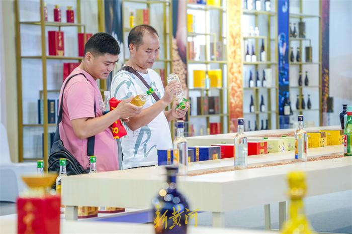 济南疫情封控下的城市脉动，被折叠的市井烟火与突围的韧性