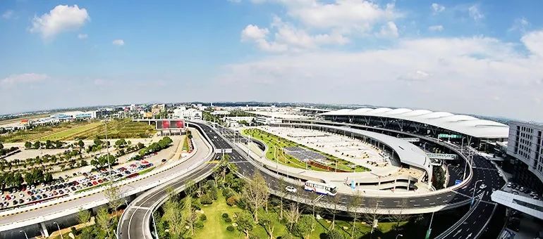 禄口镇新冠风波，一座机场如何改写一座城的命运