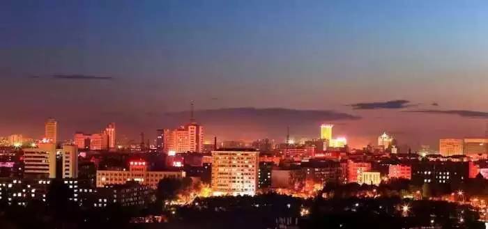 长春，一座城市的静默与千万颗心的轰鸣